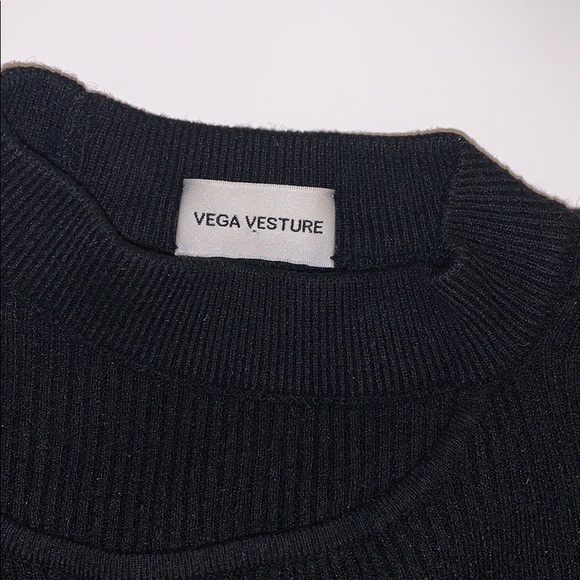 Black cut out long sleeve top - Picture 2 of 2